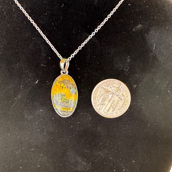 Elegant 925 Silver Bumblebee Jasper Pendant - Picture 6 of 6